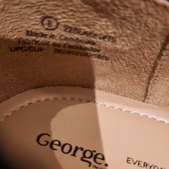 Women's Black Loafer Shoes - Picture 4 of 7